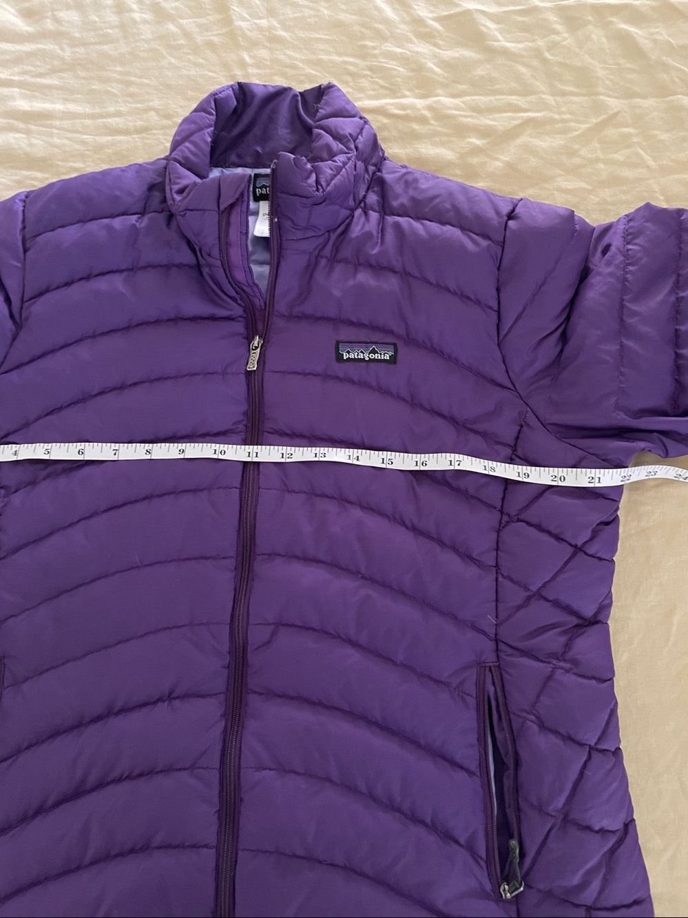 Patagonia jacket L goose down lightly fitted lightweight
Purple - Picture 7 of 9